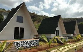 Gr8 Hill Pool Villas